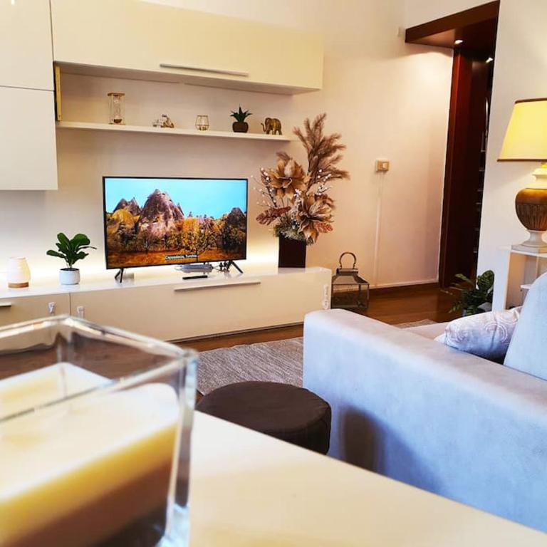 King Como Lake Center 9 posti letto- Grande Terrazza - 2 bagni privati - Appartamento con 2 Camere da Letto - 1