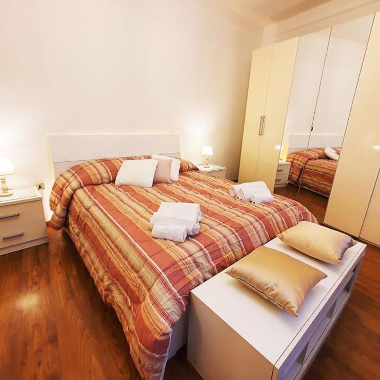 King Como Lake Center 9 posti letto- Grande Terrazza - 2 bagni privati - Appartamento con 2 Camere da Letto - 4