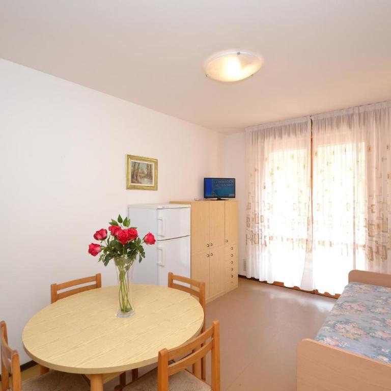 Sequoia - One-Bedroom Apartment - 7