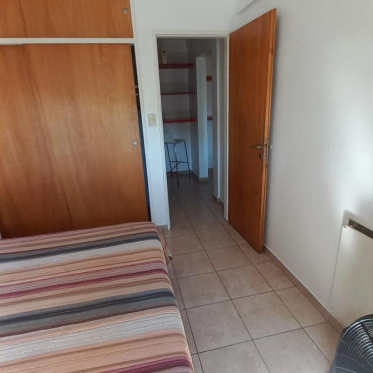 Depto calle 18 - soleado y con balcon - Apartamento - 18