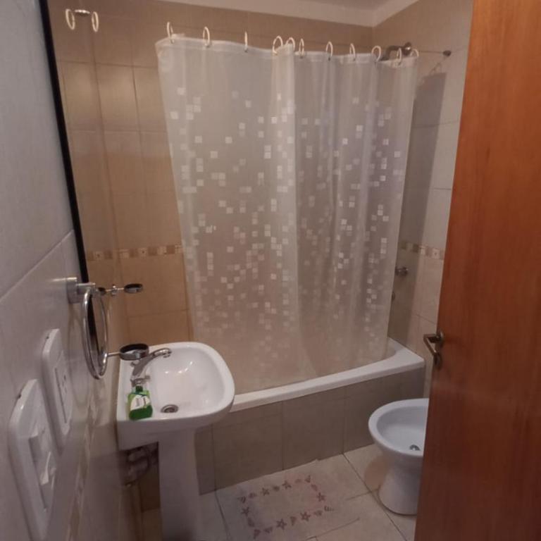 Depto calle 18 - soleado y con balcon - Apartamento - 19