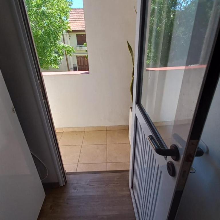 Depto calle 18 - soleado y con balcon - Apartamento - 27