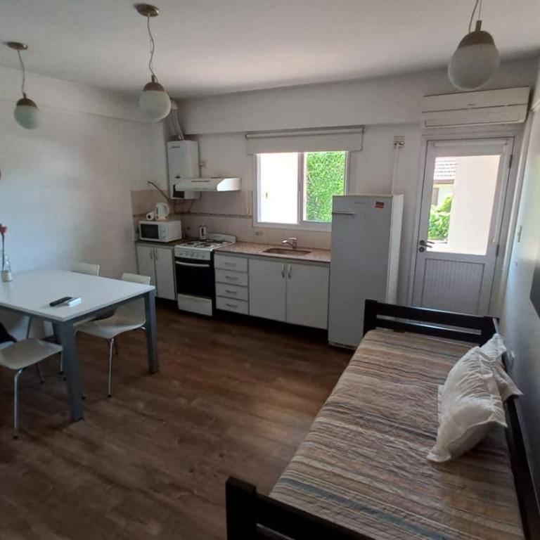 Depto calle 18 - soleado y con balcon - Apartamento - 26