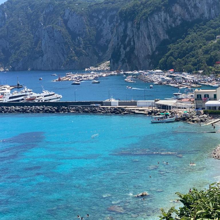 Marina Grande Holiday Apartment in Capri - Three-Bedroom Apartment - 6