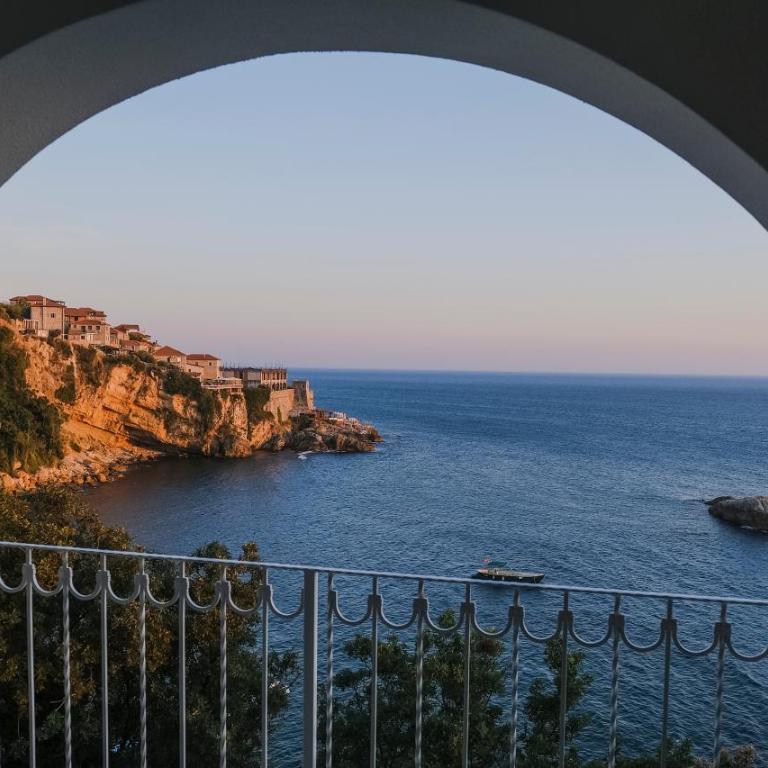Hotel Maris - Deluks Dvokrevetna soba sa Bračnim Krevetom, Balkonom i Pogledom na More - 11