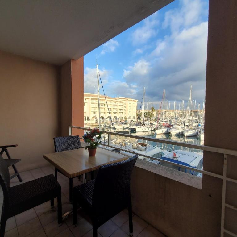 Cap HERMES Vue PORT Studio 30m2 Climatise Piscine - Estudio con vistas al mar - 10