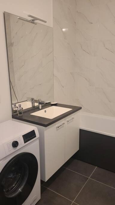 Appartement chic 5 min Disneyland/Vallée Village - Apartment mit 1 Schlafzimmer - 16