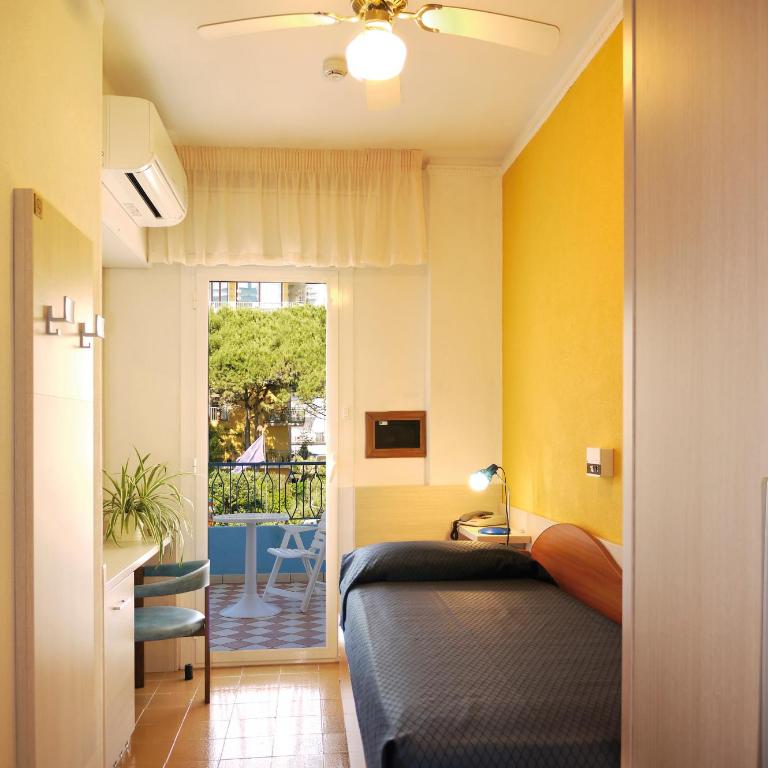 Hotel La Brezza frontemare - Camera Singola con Balcone e Vista Mare Parziale - 7