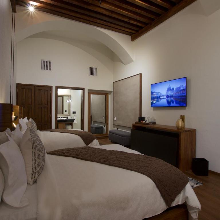 Nueve 25 Hotel Boutique - Superior Queen Room with Two Queen Beds - 7