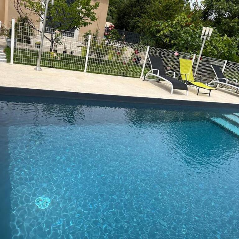 Villa climatisé avec piscine - Maison 3 Chambres - 3