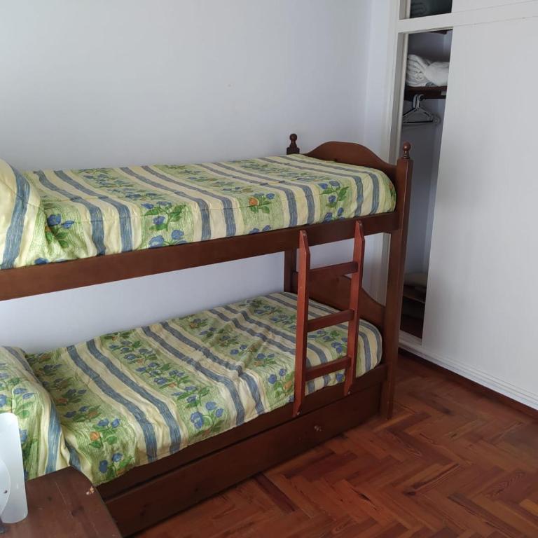 Departamento en Mar del Plata, excelente ubicación, pleno centro, 3 habitaciones, solo grupo familiar, no se permiten grupo de jóvenes - Apartamento de 3 dormitorios - 2