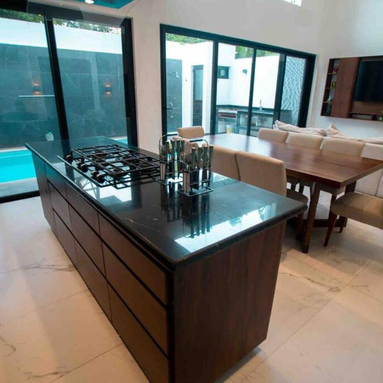 Casa Moderna de 4 Pisos Con Rooftop Vista Al Mar - Five-Bedroom House - 3
