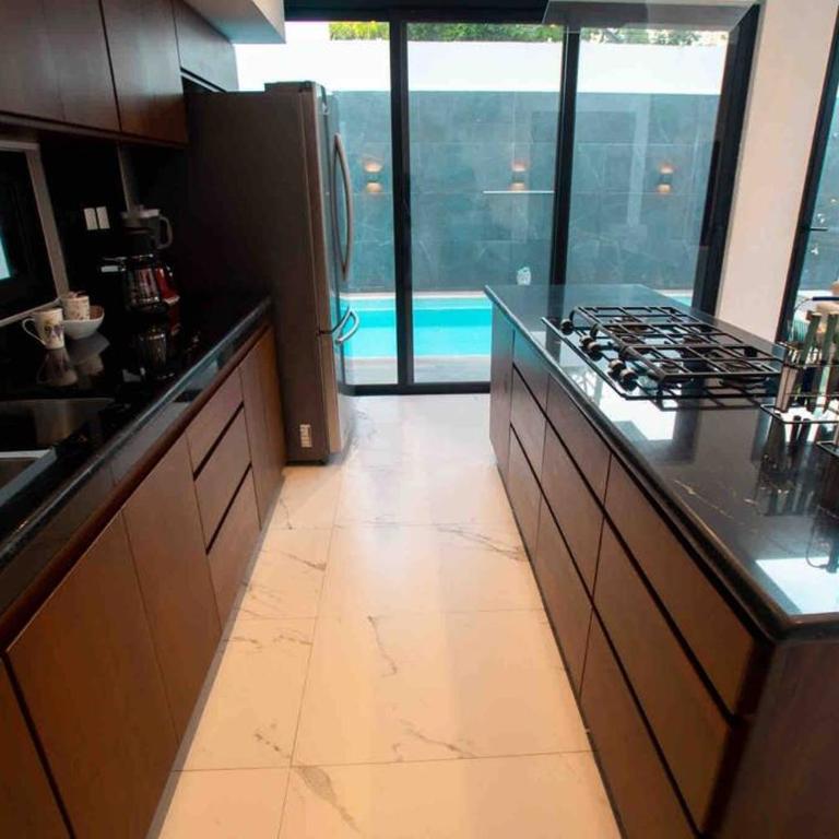 Casa Moderna de 4 Pisos Con Rooftop Vista Al Mar - Five-Bedroom House - 29