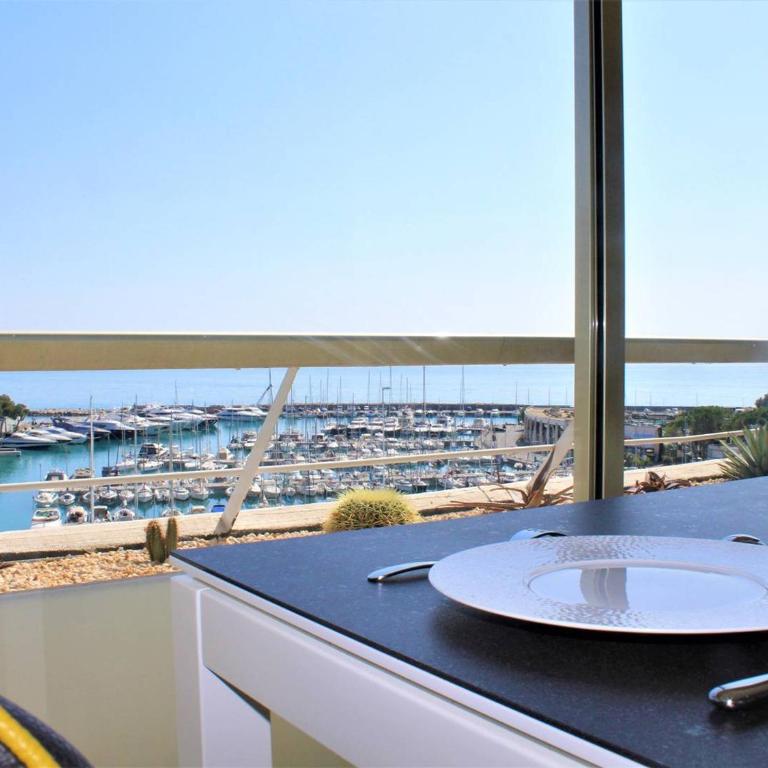 Superbe 3 Pièces avec Terrasse, Clim et Vue Mer à Villeneuve-Loubet - FR-1-252A-92 - Appartement - 3