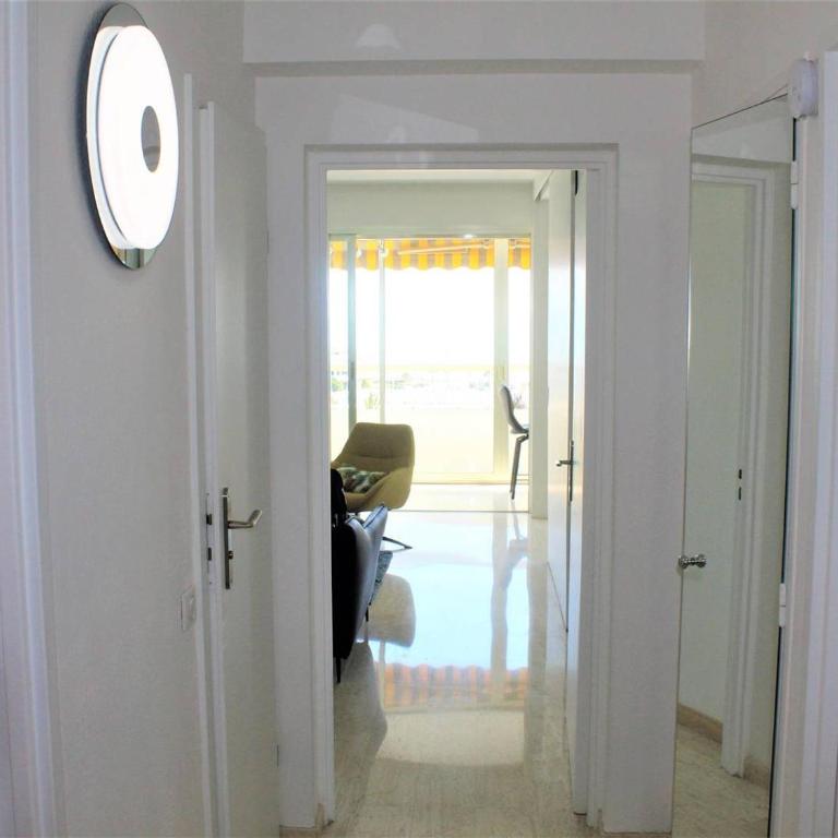 Superbe 3 Pièces avec Terrasse, Clim et Vue Mer à Villeneuve-Loubet - FR-1-252A-92 - Appartement - 9