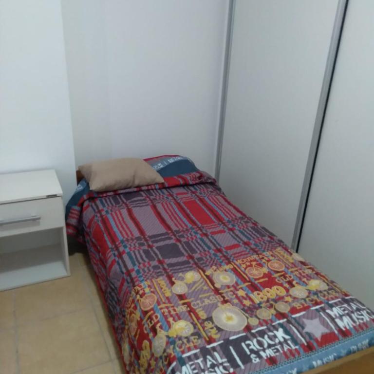 Costanera 3 dormitorios 2 cocheras estamos a 800 metros del centro - Three-Bedroom Apartment - 21