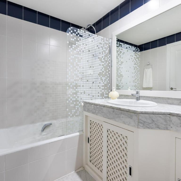 WintowinRentals Apartamento de lujo en medio de Puerto Marina. - Apartamento de 2 dormitorios - 32