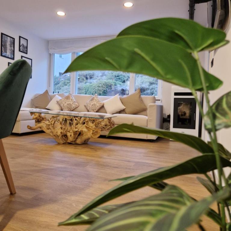 Brand New Apartment very cosy and awesome display close to the ski slope! private parking - Apartamento de 3 dormitorios - 3