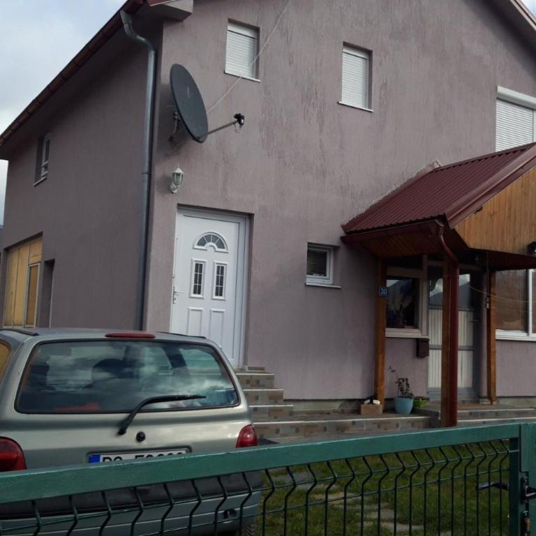 GUESTHOUSE TARA - Dvokrevetna Soba sa Bračnim Krevetom - 1