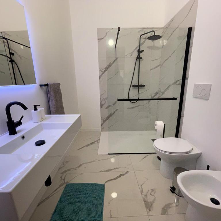Orvieto: Spacious 3BR 3BA apartment with balcony & patio - Appartamento con 3 Camere da Letto - 25