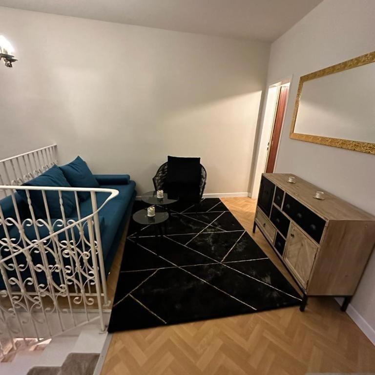 Pension COLUMBIA inkl Frühstück im Zentrum - Double Room with Balcony (2 Adults + 1 Child) 3 - 2