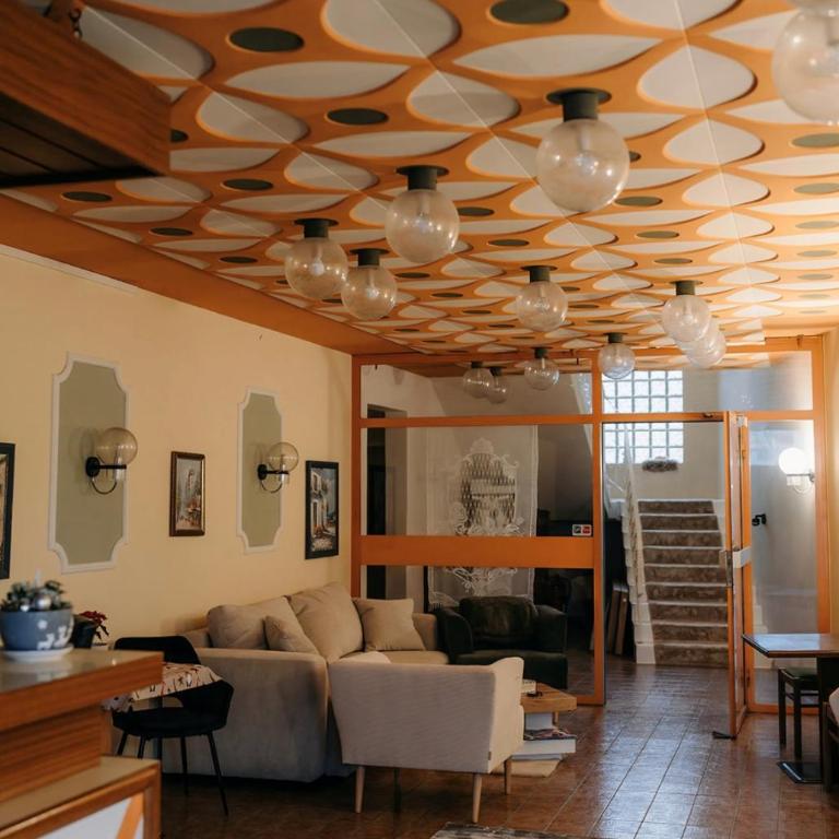 Pension COLUMBIA inkl Frühstück im Zentrum - Chambre Double de Luxe avec Balcon 1 - 3