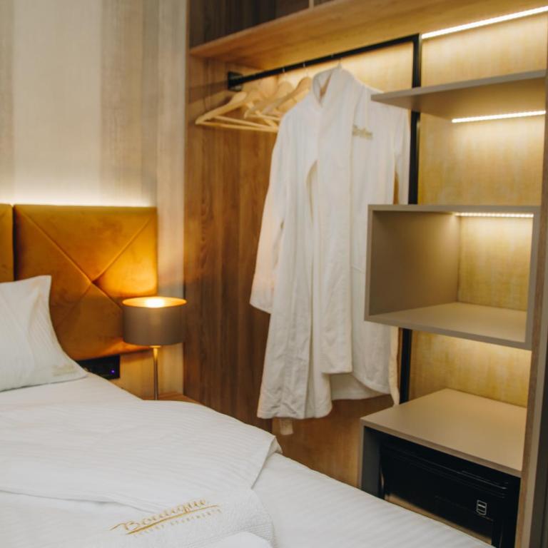 Boutique Luxury Apartments - Deluxe Double Room - 6