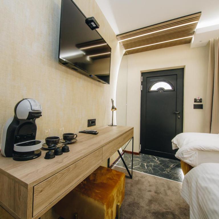 Boutique Luxury Apartments - Deluxe Double Room - 9