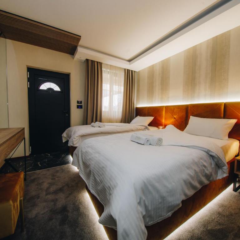 Boutique Luxury Apartments - Deluxe Double Room - 13