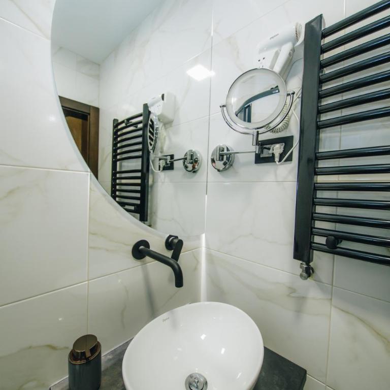 Boutique Luxury Apartments - Deluxe Double Room - 9