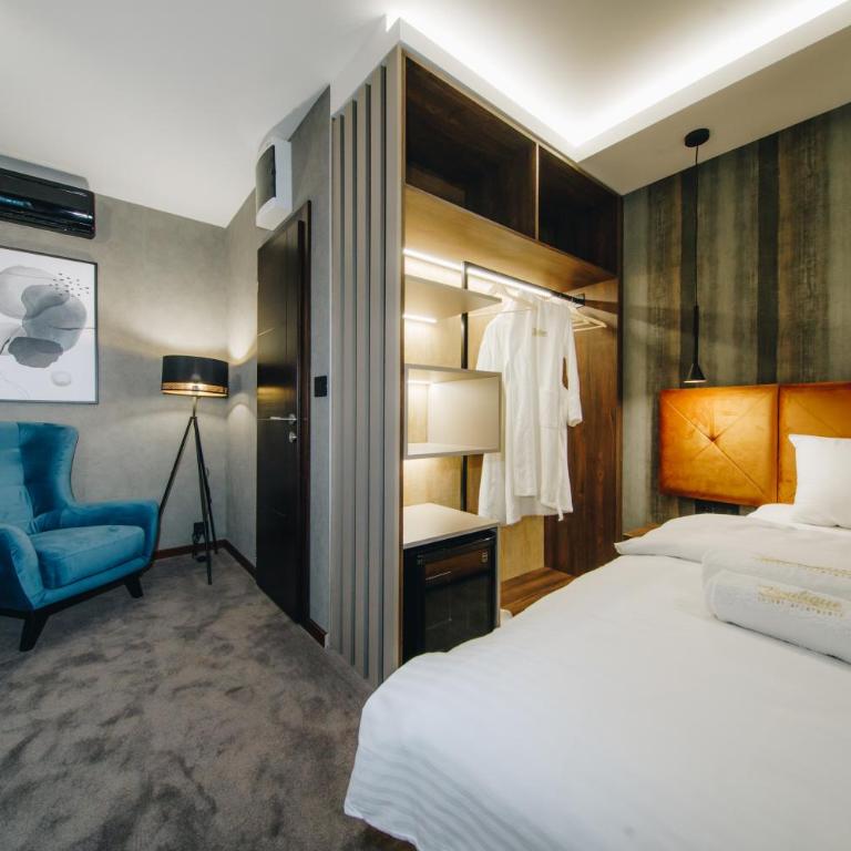 Boutique Luxury Apartments - Deluxe Double Room - 8