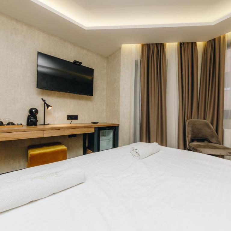 Boutique Luxury Apartments - Deluxe Double Room - 5