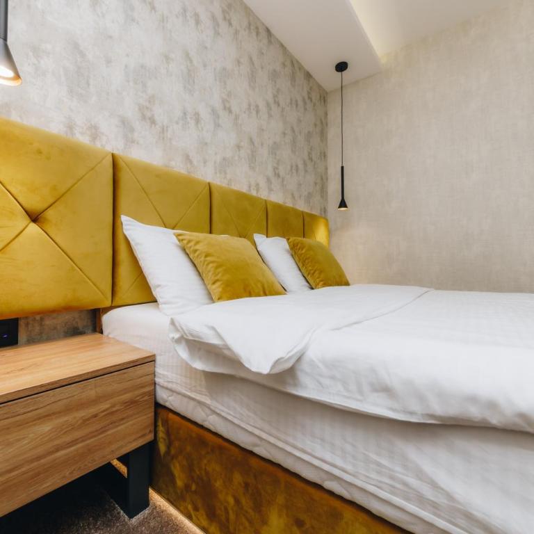 Boutique Luxury Apartments - Deluxe Double Room - 6