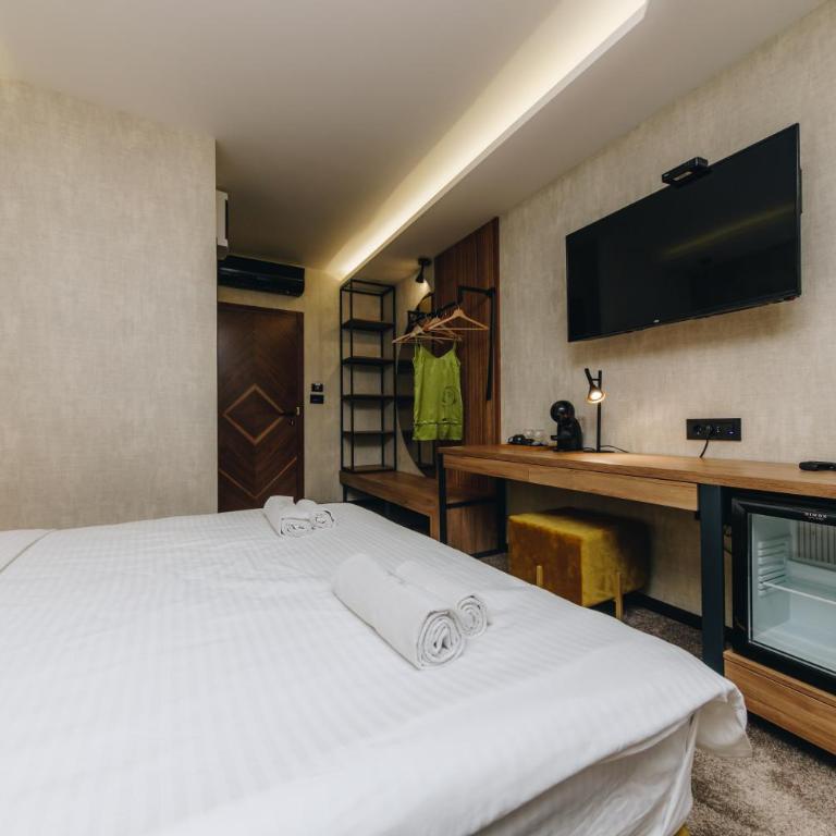 Boutique Luxury Apartments - Deluxe Double Room - 7