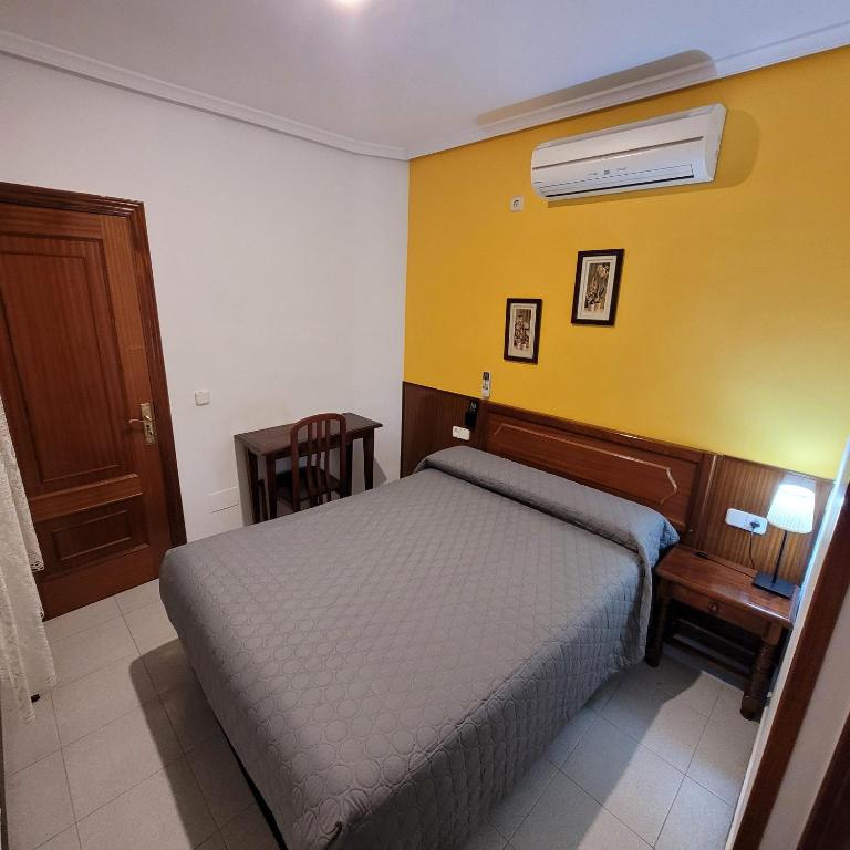 Hostal Pan America - Double or Twin Room - 8