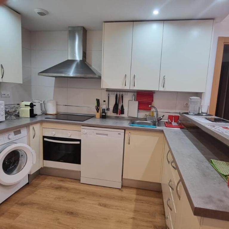 Modern Apartment in the center of San Pedro de Alcantara, Marbella - Two-Bedroom Apartment with City View - 5