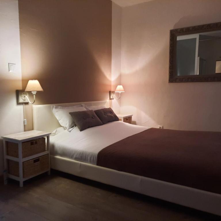 15min de la Cité de Carcassonne dans petit village, chambre au calme, petit-déjeuner et jacuzzi en supplément - Chambre Double avec Salle de Bains Privative - 6
