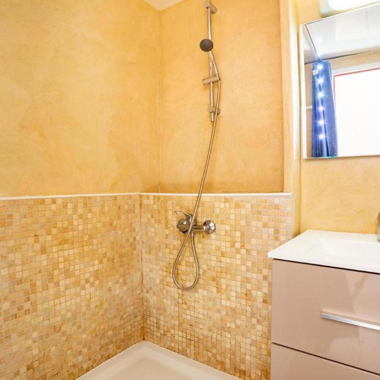 Cozy Apartment in Agay with Stunning Views - Appartement - 8