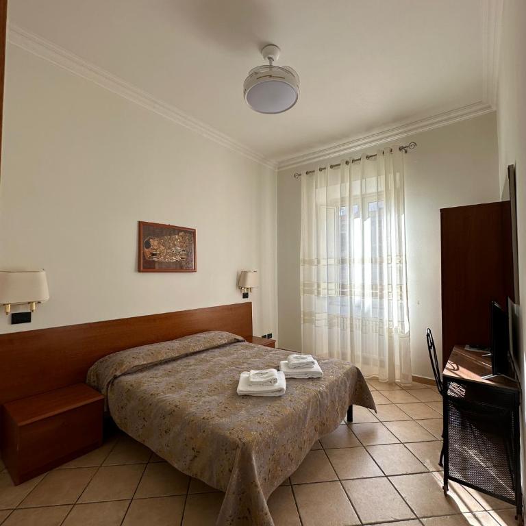 Karina Suite - Camera Matrimoniale Standard con Bagno in Comune - 8