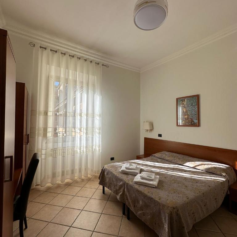 Karina Suite - Camera King con Vista Giardino - 3