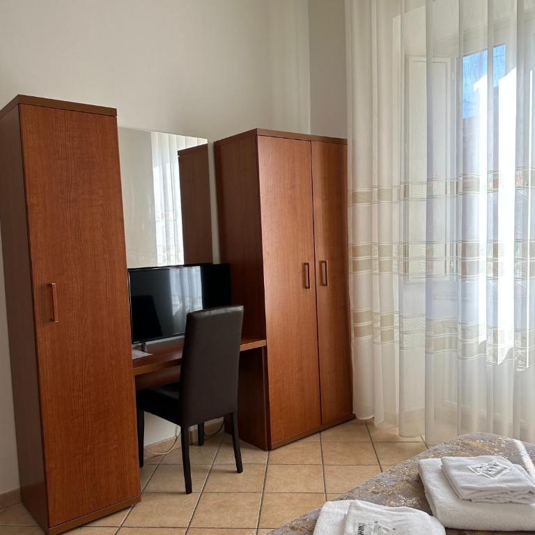 Karina Suite - Camera King con Vista Giardino - 5