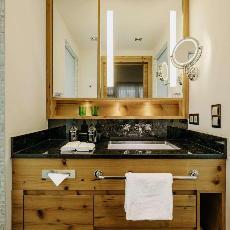 Grand Tirolia Kitzbühel - Member of Hommage Luxury Hotels Collection - Superior Doppelzimmer mit Waldblick - 3