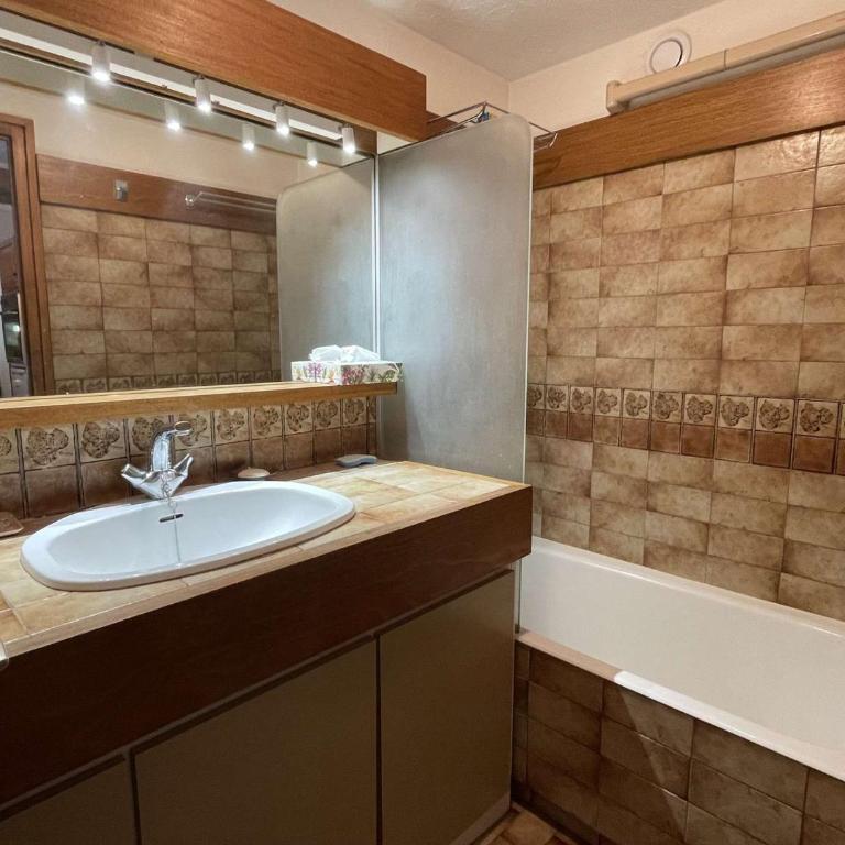 Charmant 2P cabine 35m², proche pistes et village, parking, 4 pers. - Appartement 1 Chambre - 12