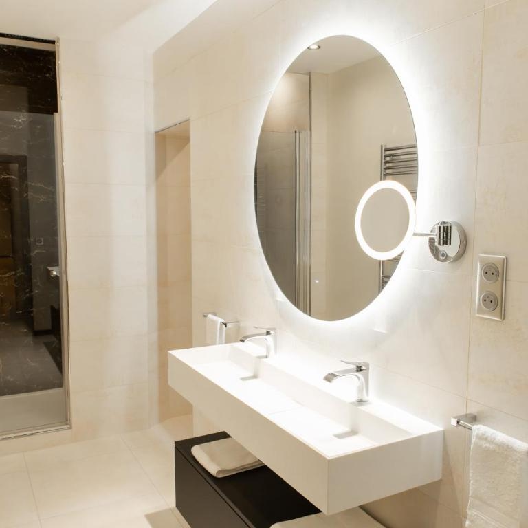 Suite Montrachet 4 personnes vue cathédrale 1 Place de parking - Appartement 1 Chambre - 5