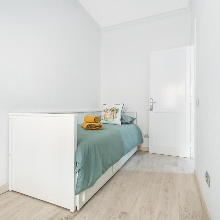 Home2Book Design Cool Center Apt Las Palmas - Two-Bedroom Apartment - 27