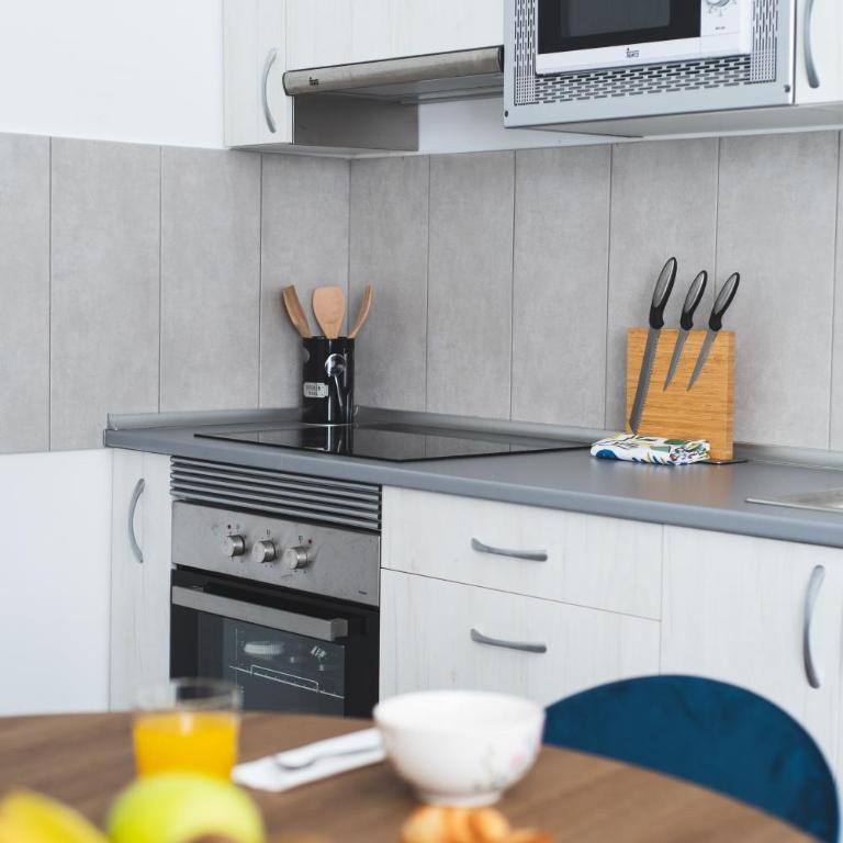 Home2Book Design Cool Center Apt Las Palmas - Two-Bedroom Apartment - 15