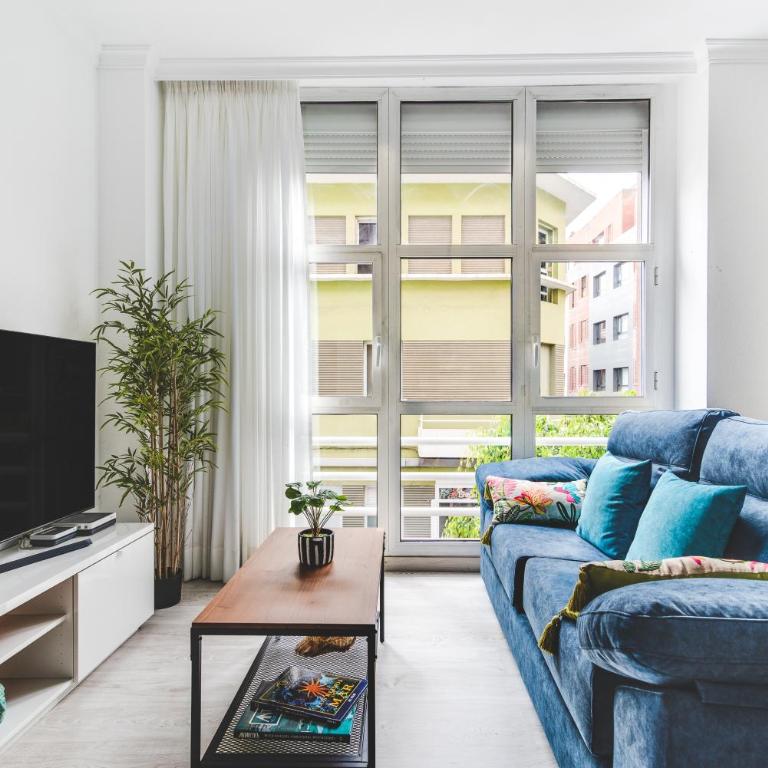 Home2Book Design Cool Center Apt Las Palmas - Two-Bedroom Apartment - 1