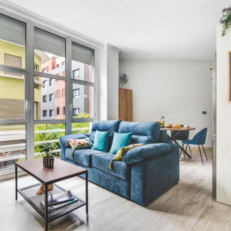 Home2Book Design Cool Center Apt Las Palmas - Two-Bedroom Apartment - 11