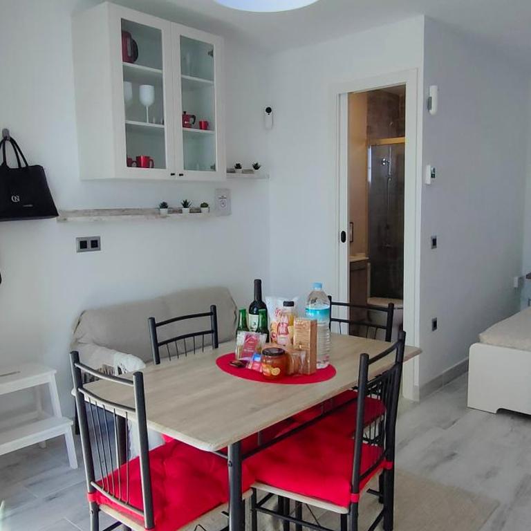 RED - One-Bedroom Apartment - 15