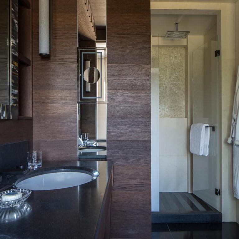 Four Seasons Resort Megève - Four Seasons Room King Bed Mountain View - 3
